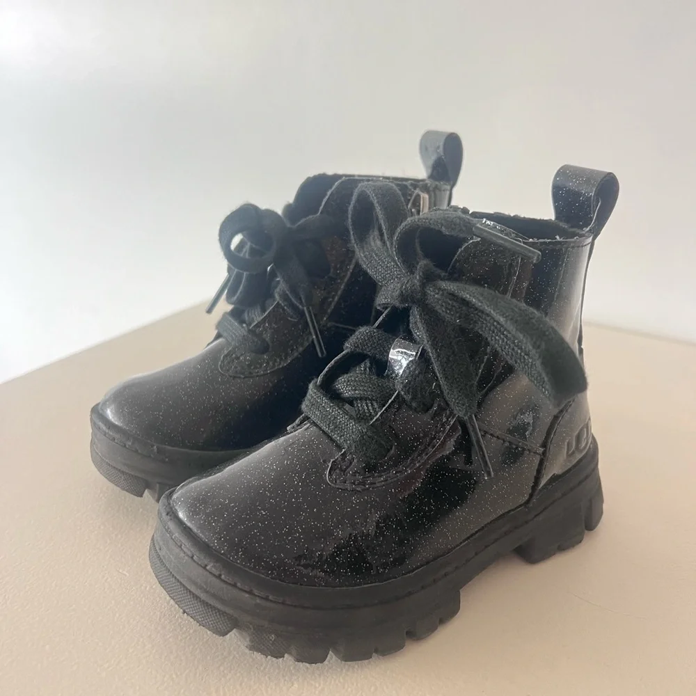 UGG shiny black